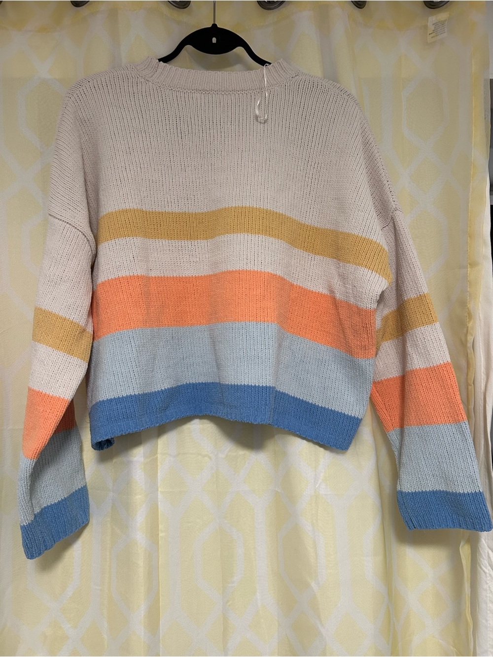 Moon & Madison Color block sweater - Picture 2 of 3